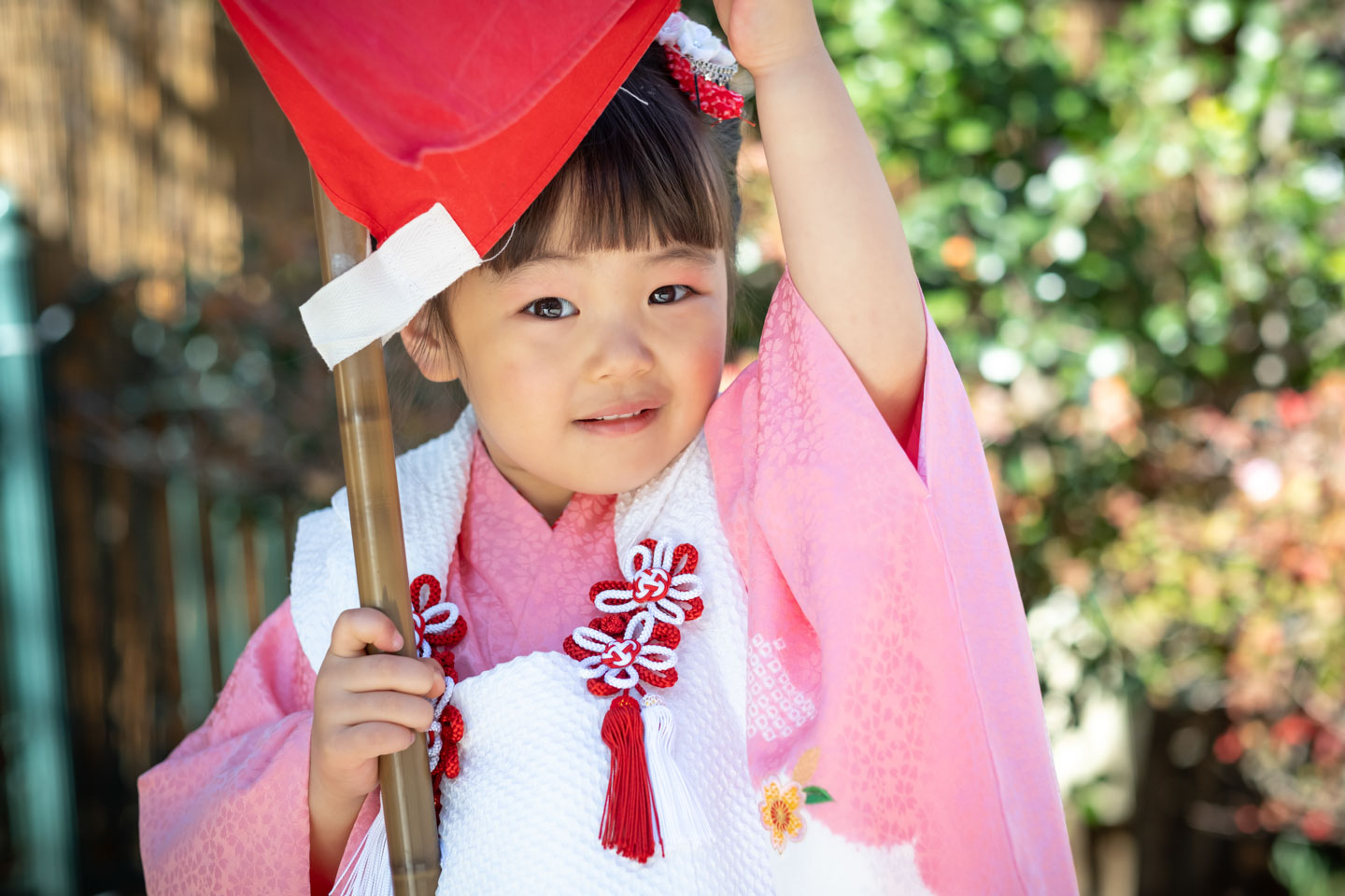 桜神宮 いないいないばあする七五三の女の子2