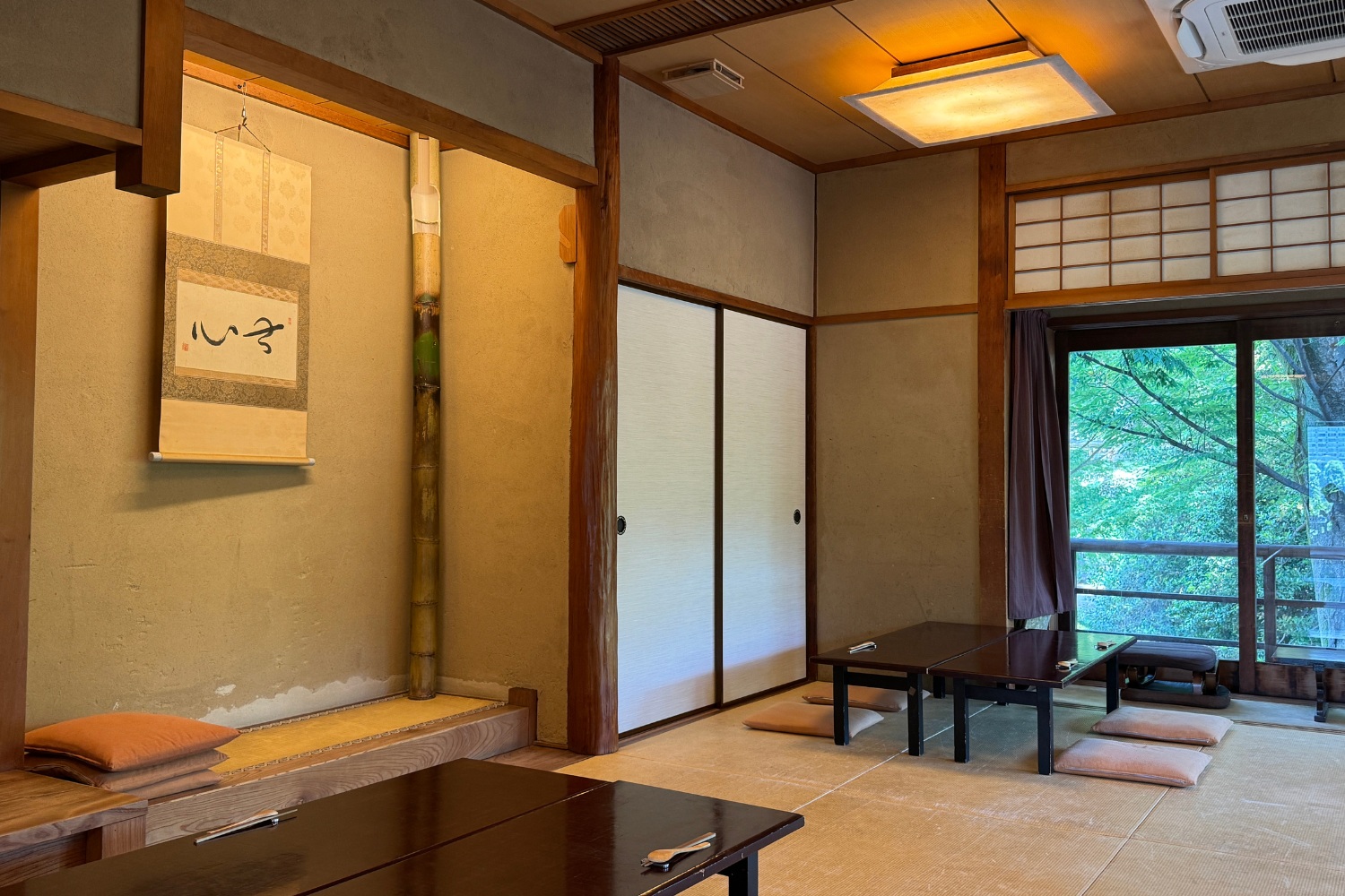 韻松亭 上野 畳の部屋