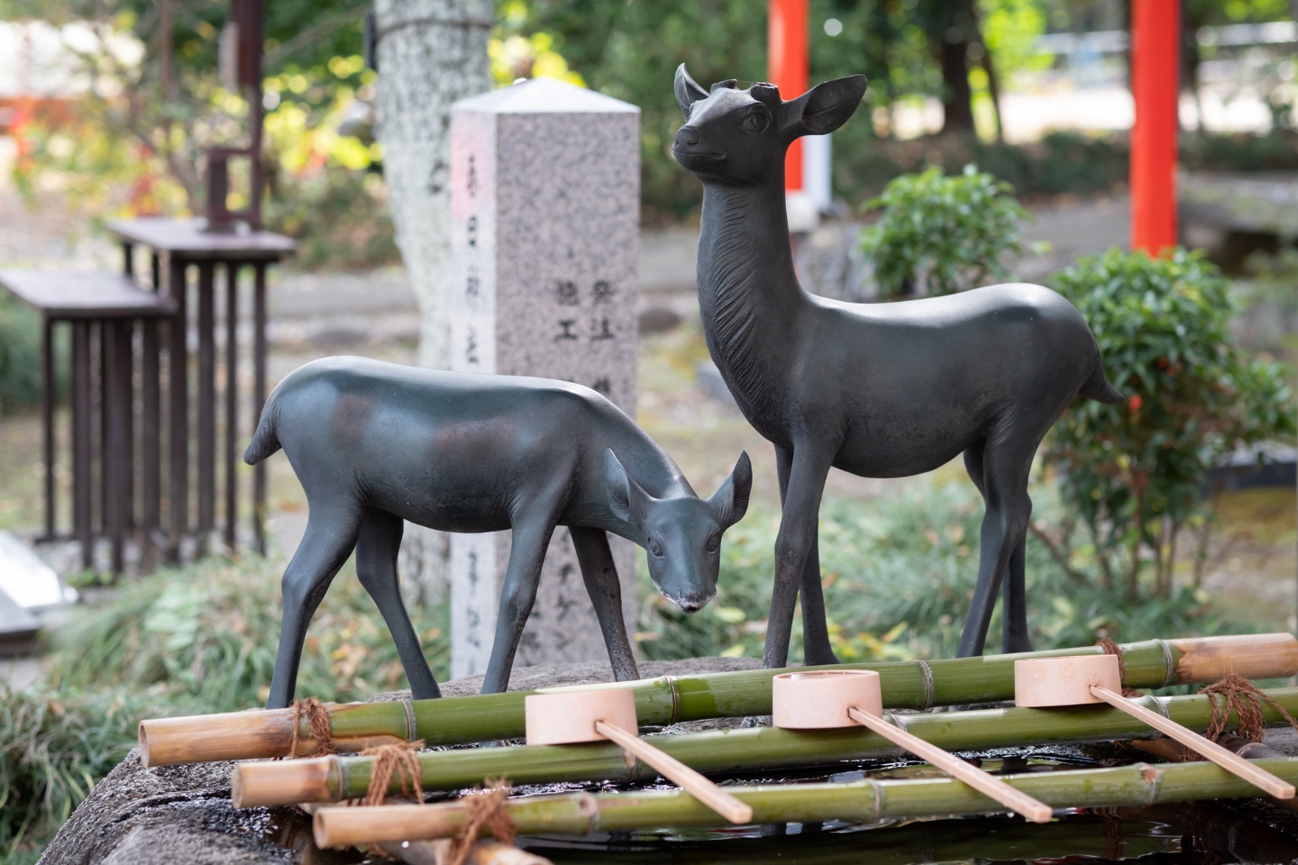 相州春日神社 鹿の手水舎